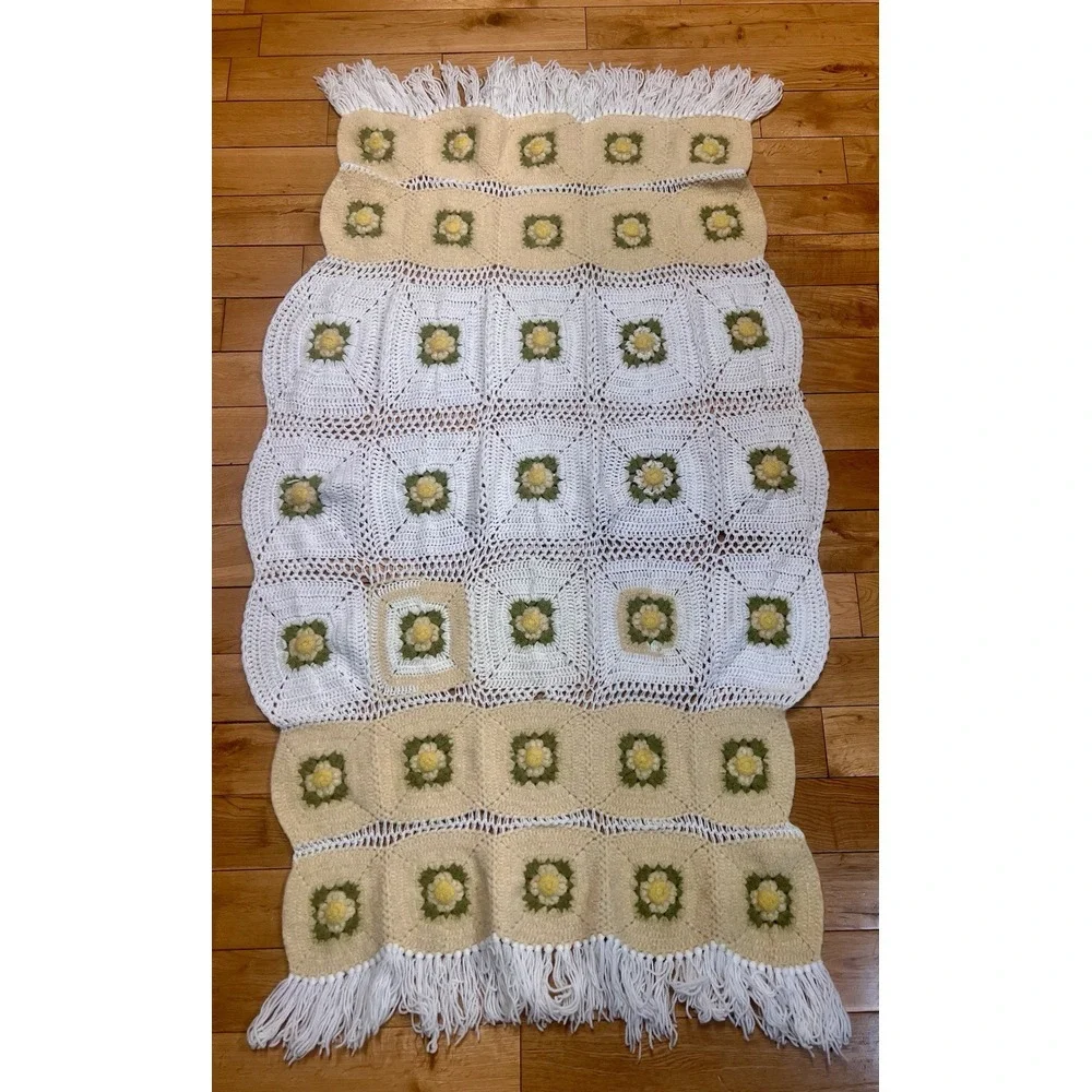 Vtg Handmade Crocheted Throw Blanket‎ Granny Square Yellow Flowers 59
